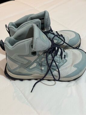 Altra hiking boots size 7 women’s